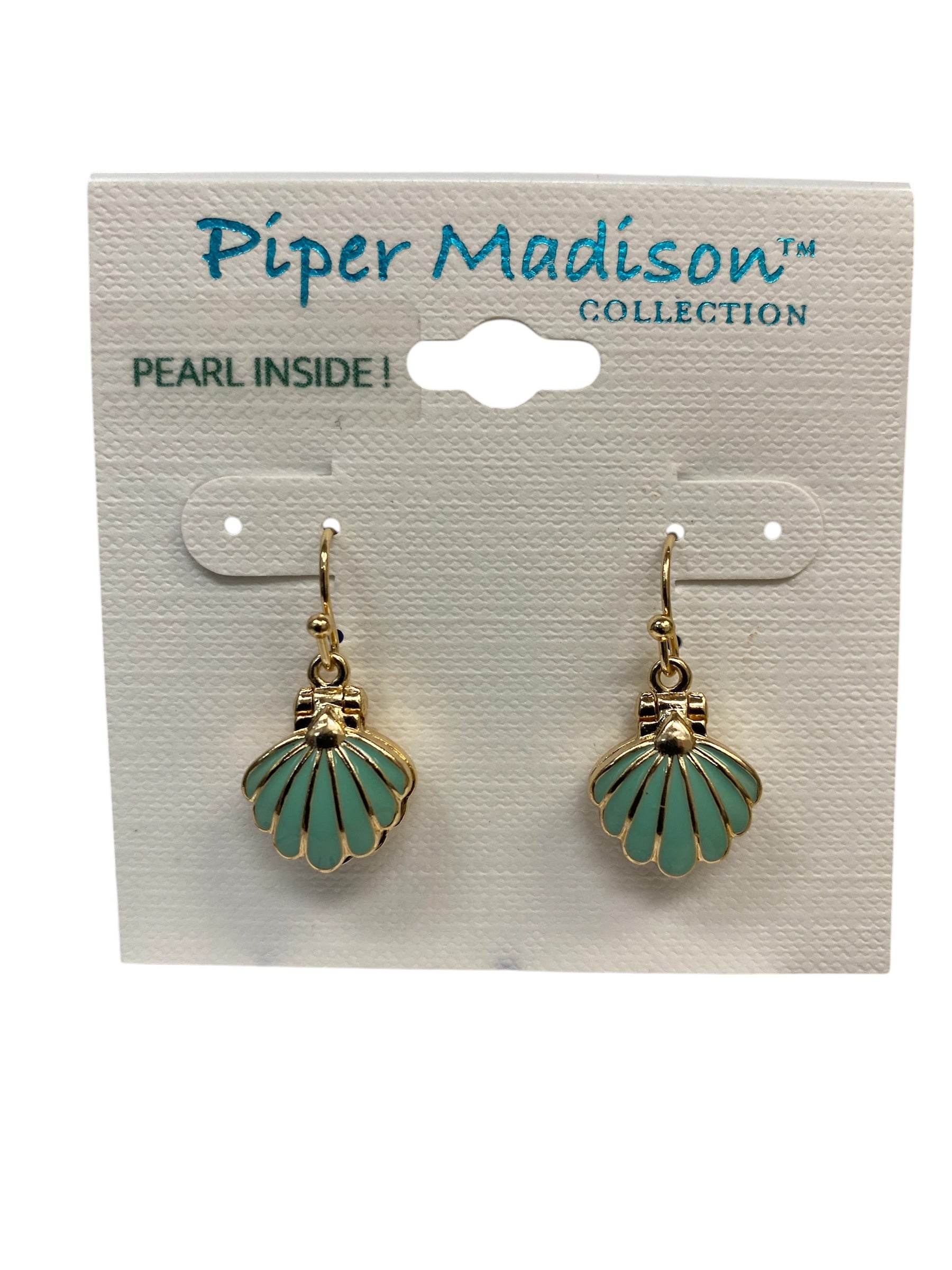 Shell earrings with pearl